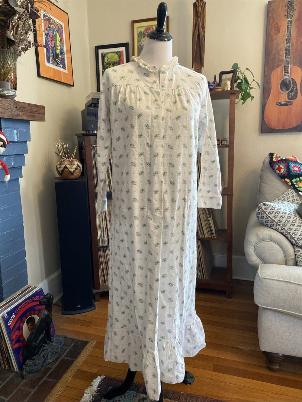 Vintage M Heiress Ditsy Floral Modest Prairie Cottage Flannel Nightgown 1970s